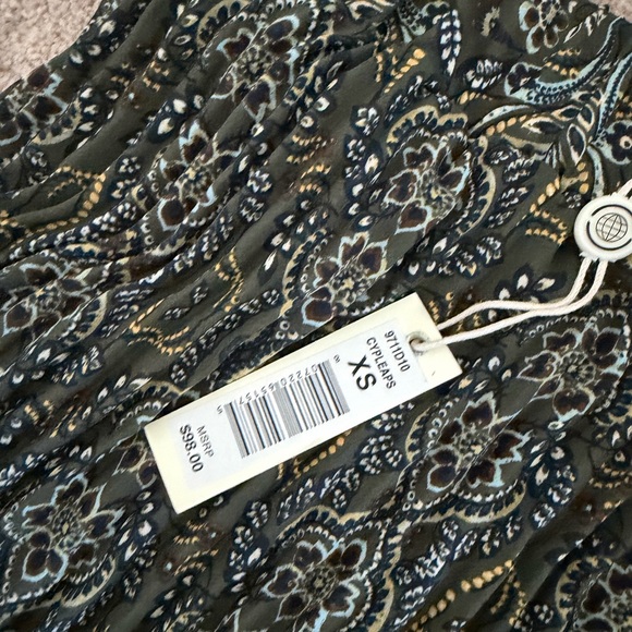 Max Studio Green and Gold Paisley Maxi Skirt - Picture 3 of 3
